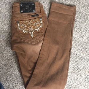 Miss me Low sig. skinny caramel 26x30